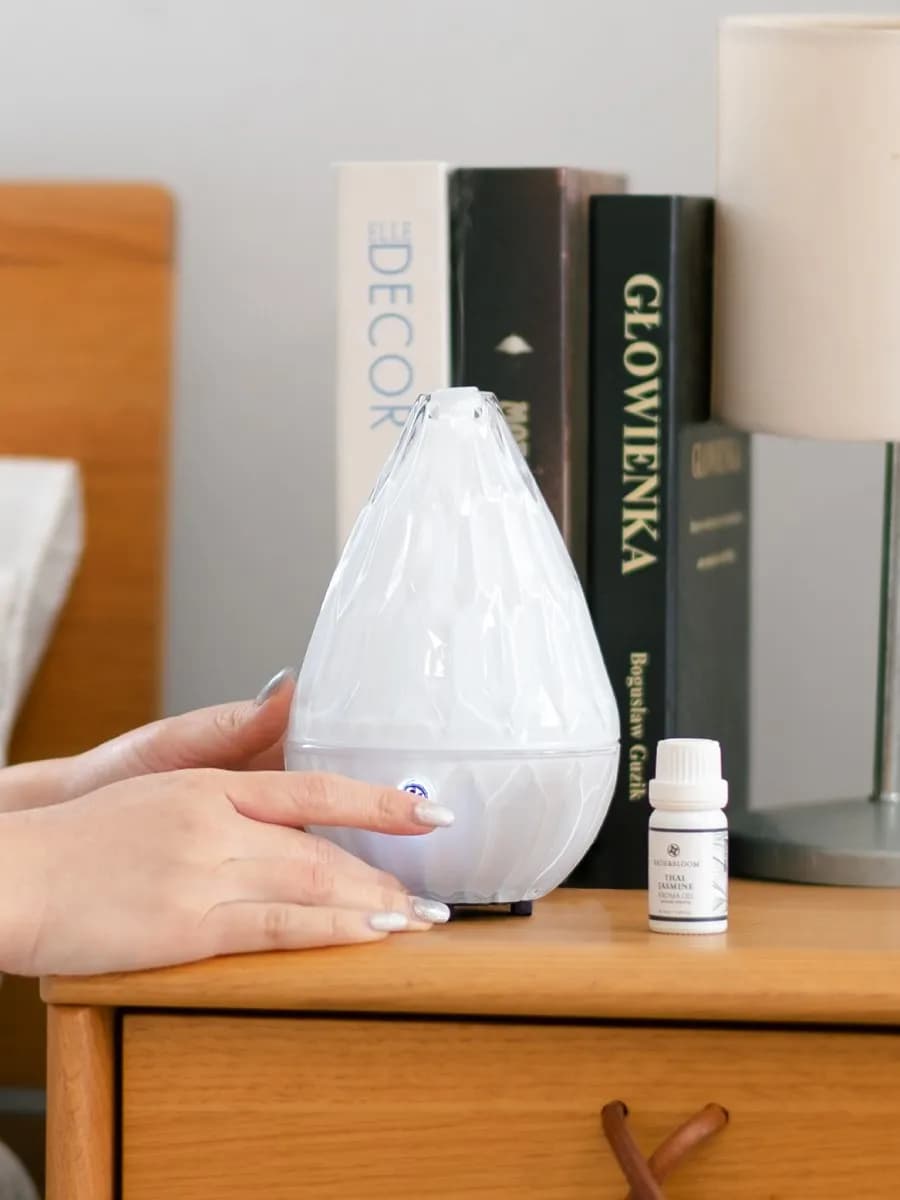 BATH&BLOOM Crown Jewel Crystalline Scented Diffuser White Opal Colour